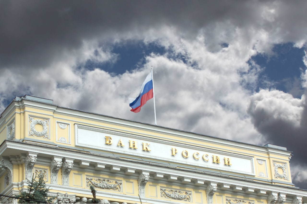 ЦБ повысил месячный лимит переводов из дружественных стран за рубеж до $150 тыс