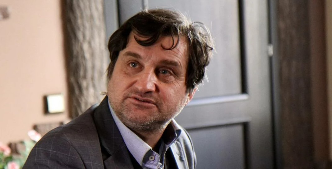 Критик Отар Кушанашвили встал на защиту певца Максима Покровского