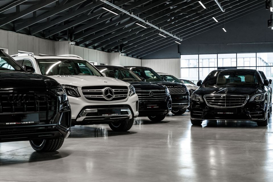 Продажи премиальных авто сократились на 89%