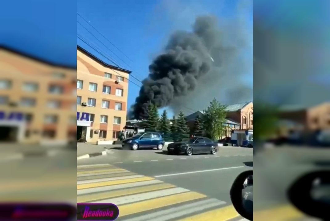 В подмосковном Сергиевом Посаде горит склад Загорского оптико-механического завода