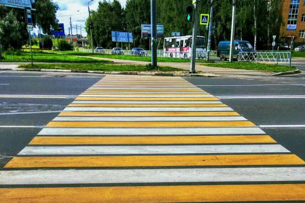Автомобиль, предположительно депутата ГД, в центре Москвы сбил велосипедиста