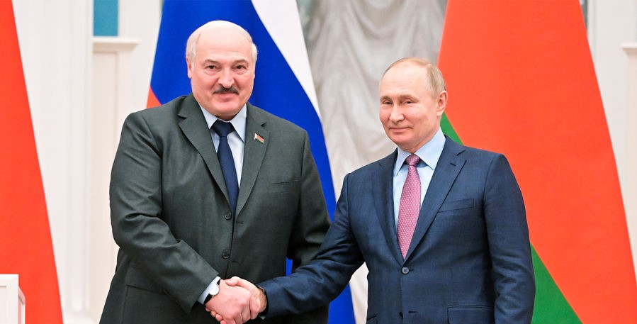 Лукашенко поздравил Путина и граждан с 12 июня