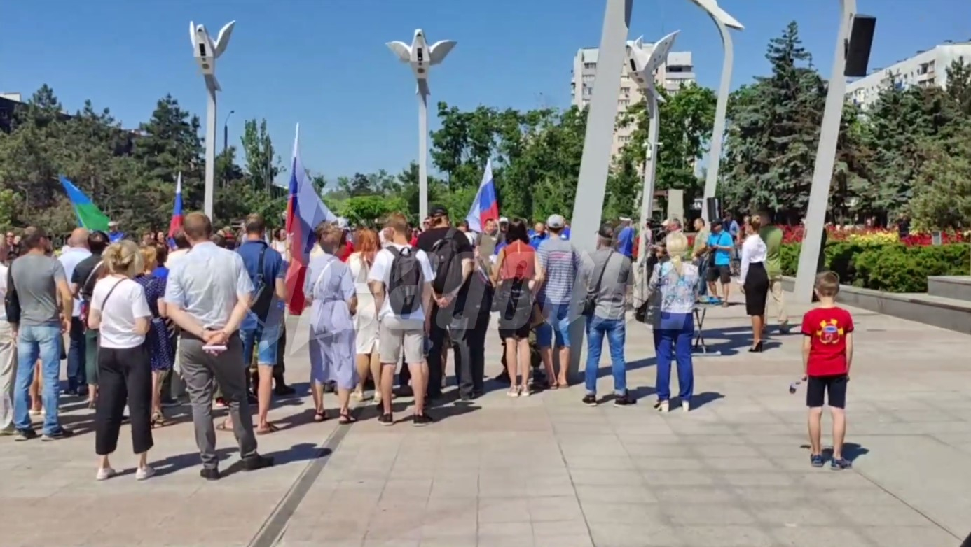 В Мариуполе на праздновании Дня России вручили награды гражданам