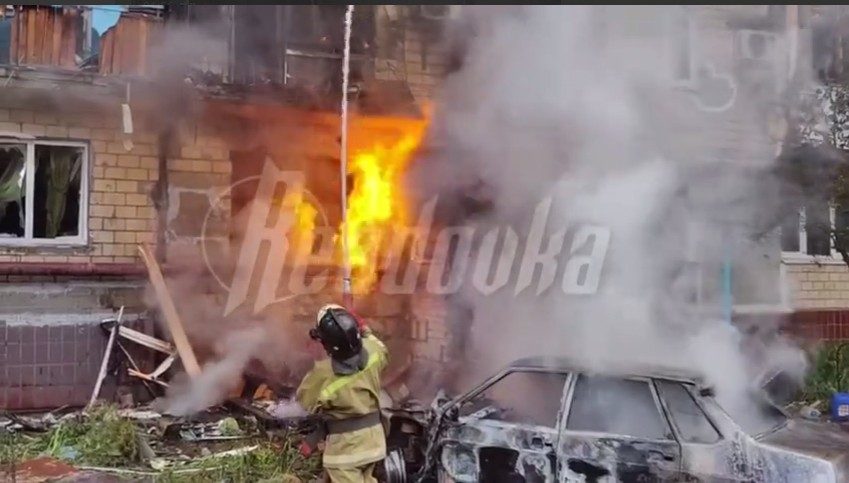 В Куйбышевском районе Донецка горит жилой дом