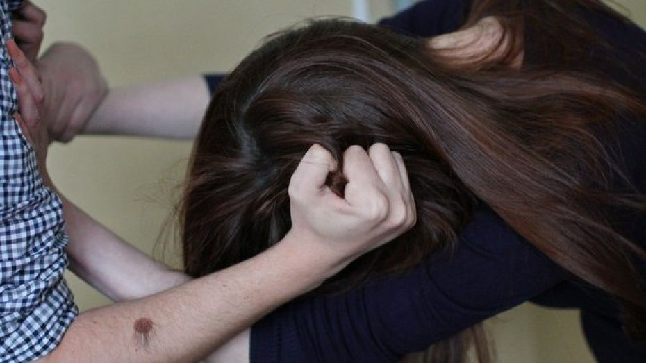 11-летняя девочка стала жертвой избиения, и в тот же день над ней надругался пенсионер