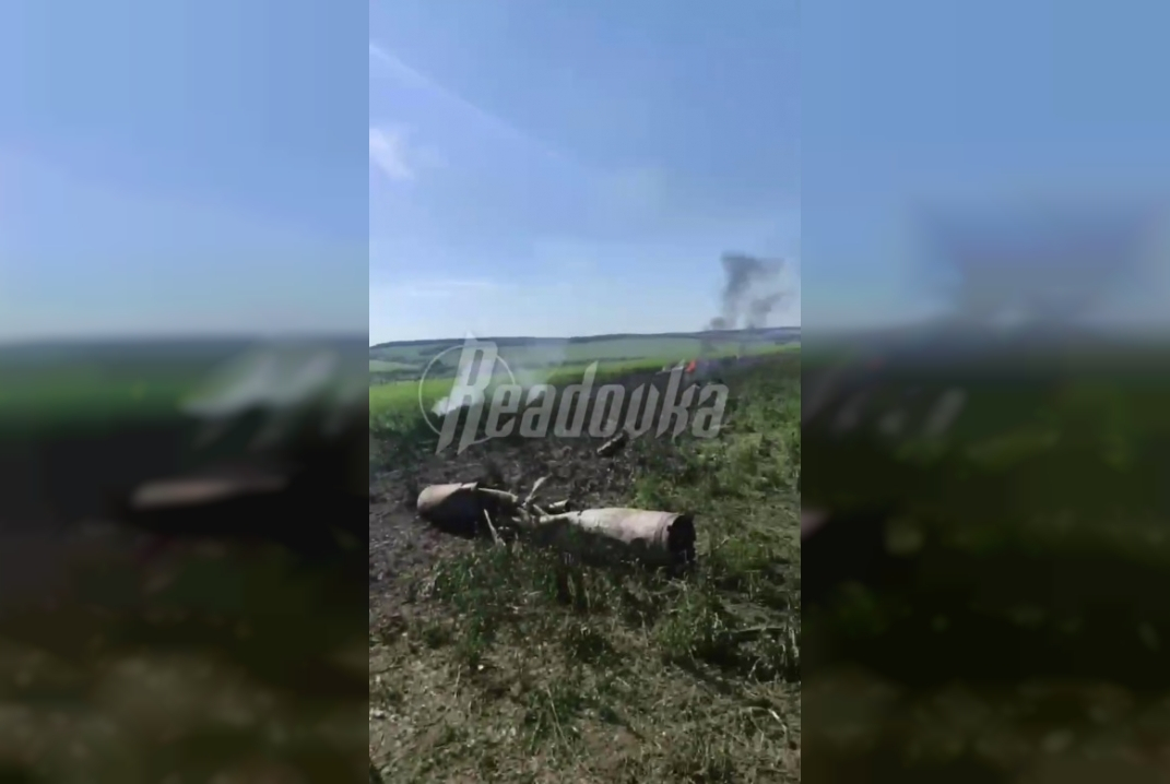Под Белгородом разбился российский военный самолет