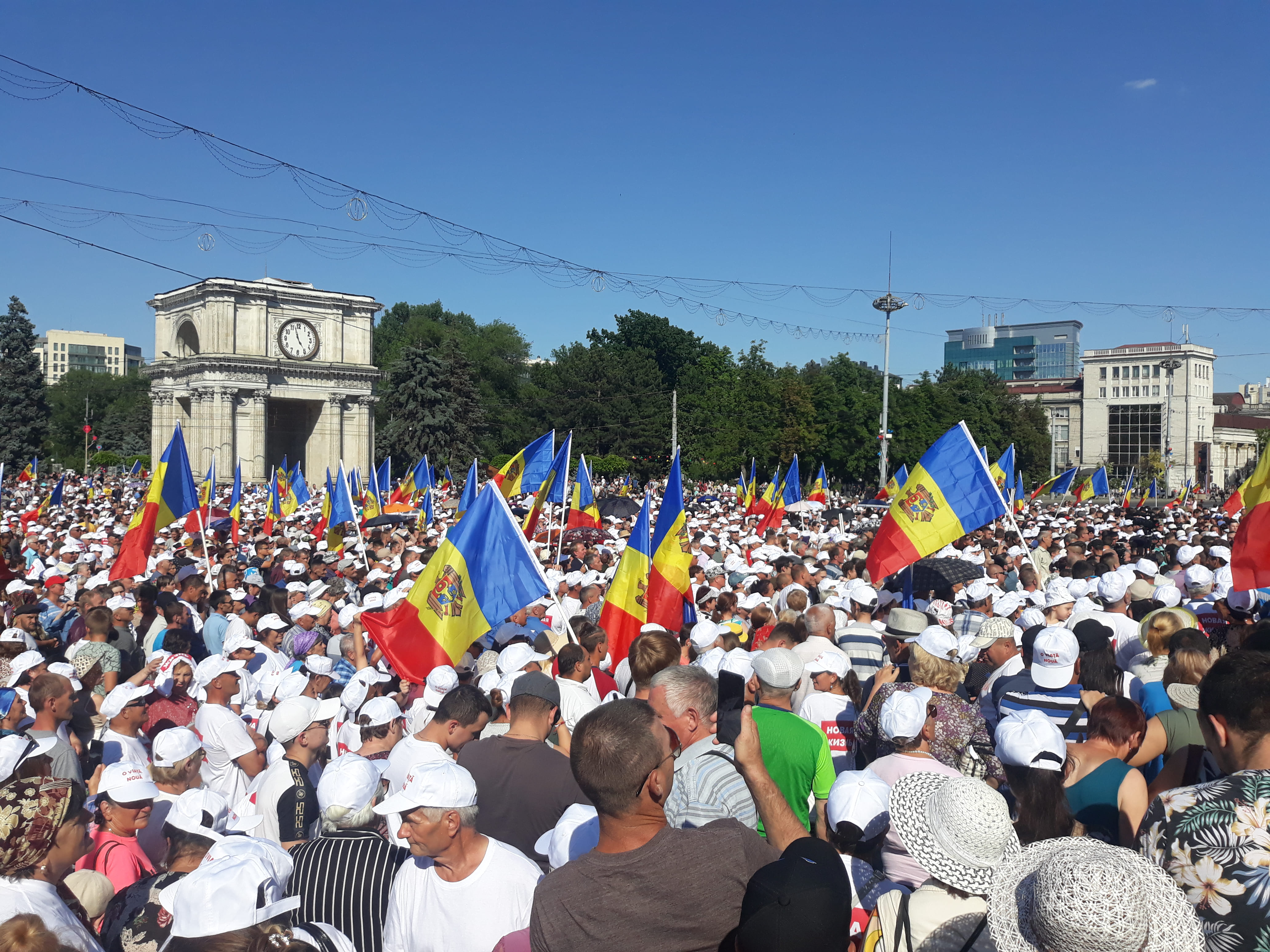 В Кишеневе снова митинг – тысячи сторонников оппозиции собрались в центре города