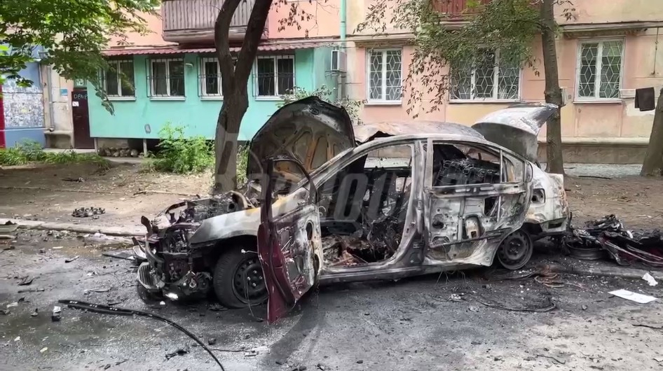 Readovka публикует кадры с места сегодняшнего теракта в Херсоне