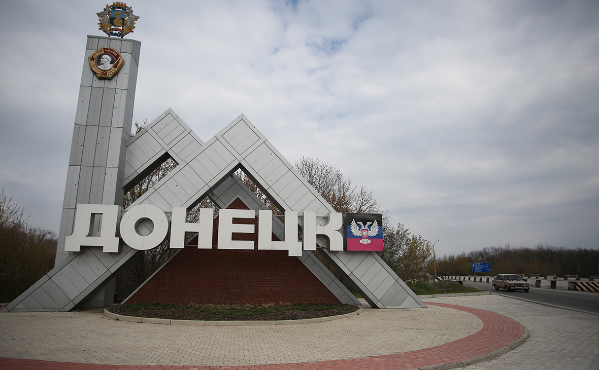 В Петровском районе Донецка украинские снаряды попали в жилой дом