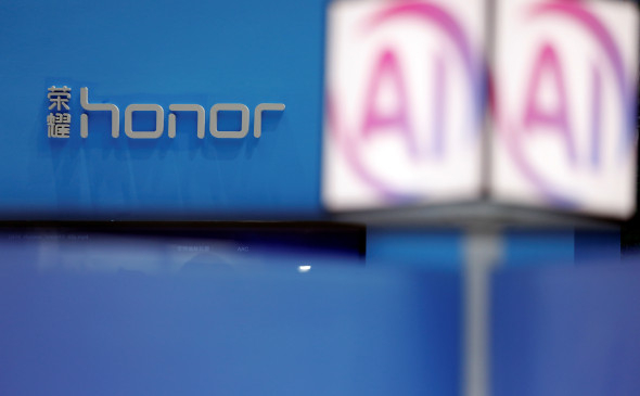 Производитель электроники Honor приостановил официальные поставки смартфонов в Россию