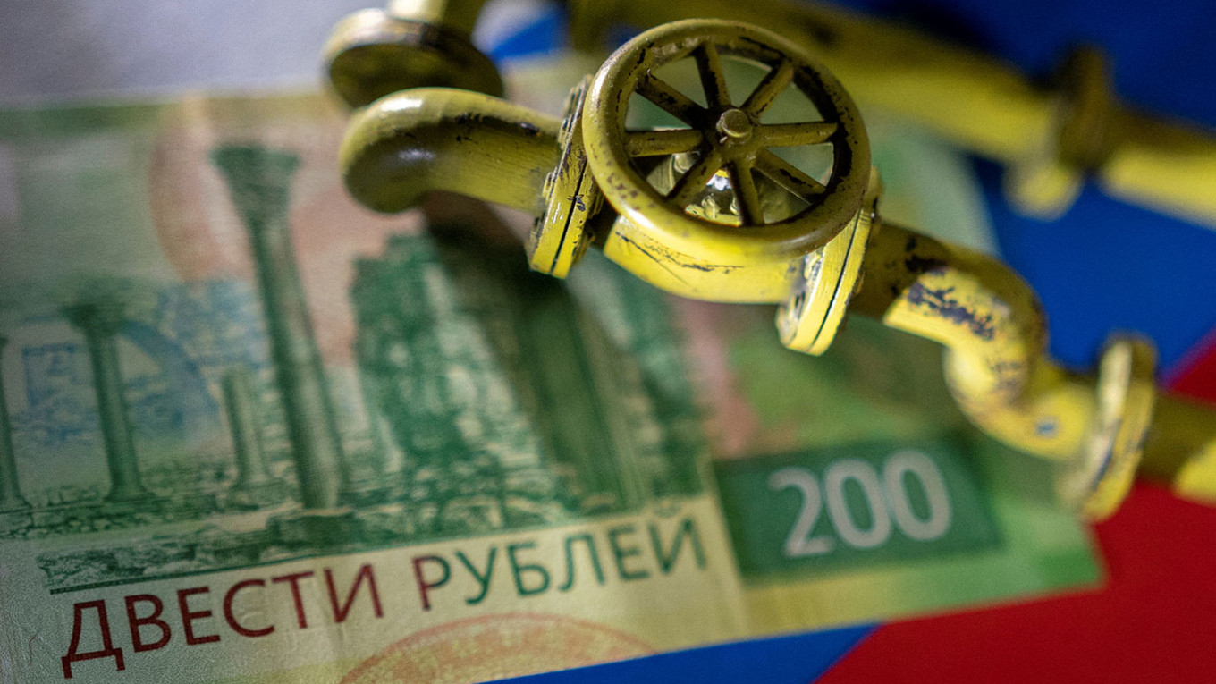 Акции «Газпрома» падают на 30%