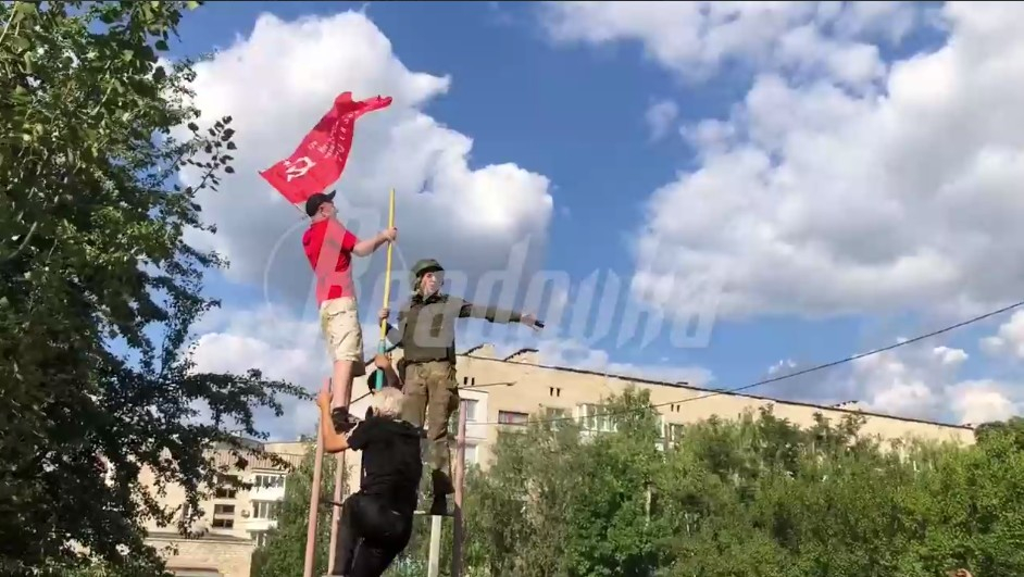 Жители Лисичанска празднуют освобождение родного города