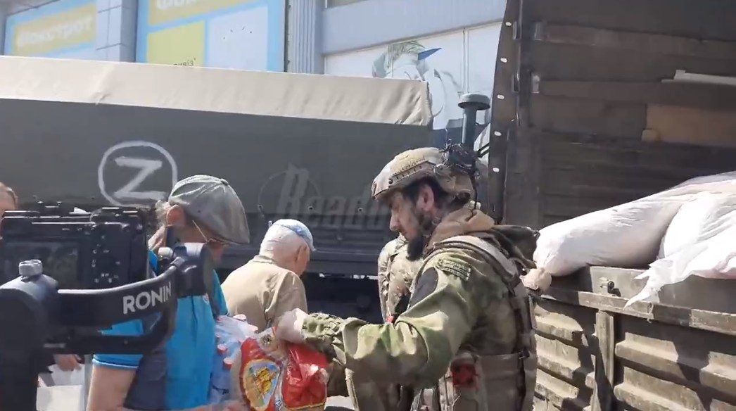 Жителям освобожденного Лисичанска привезли гуманитарную помощь