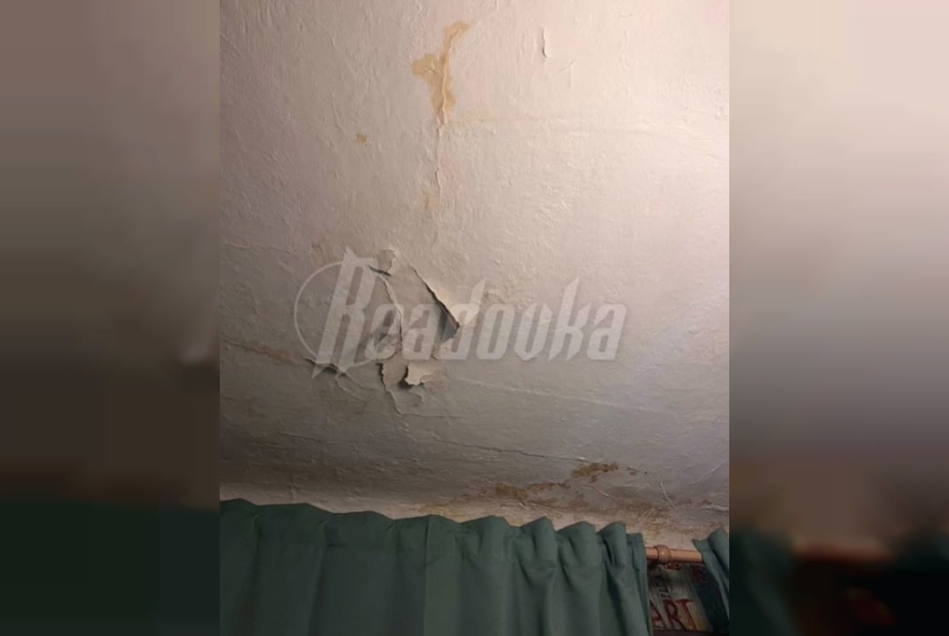 Дом с регулярными потопами крыши в Красногорске до сих пор не признают аварийным