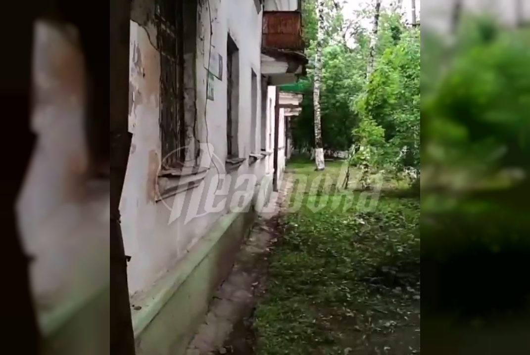 Власти Красногорска отказалась признавать аварийным дом, крыша которого обрушилась