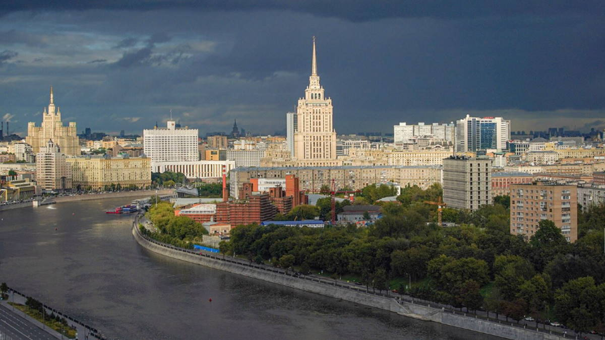 2 человека погибли и 18 пострадали в результате непогоды в Москве