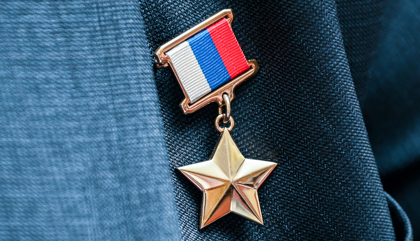 Летчик-ас, сбивший вертолет с офицерами ВСУ, стал Героем России