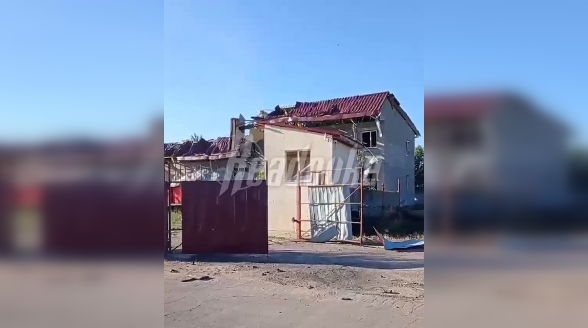 Readovka публикует кадры последствий удара ВСУ из американской РСЗО по Новой Каховке