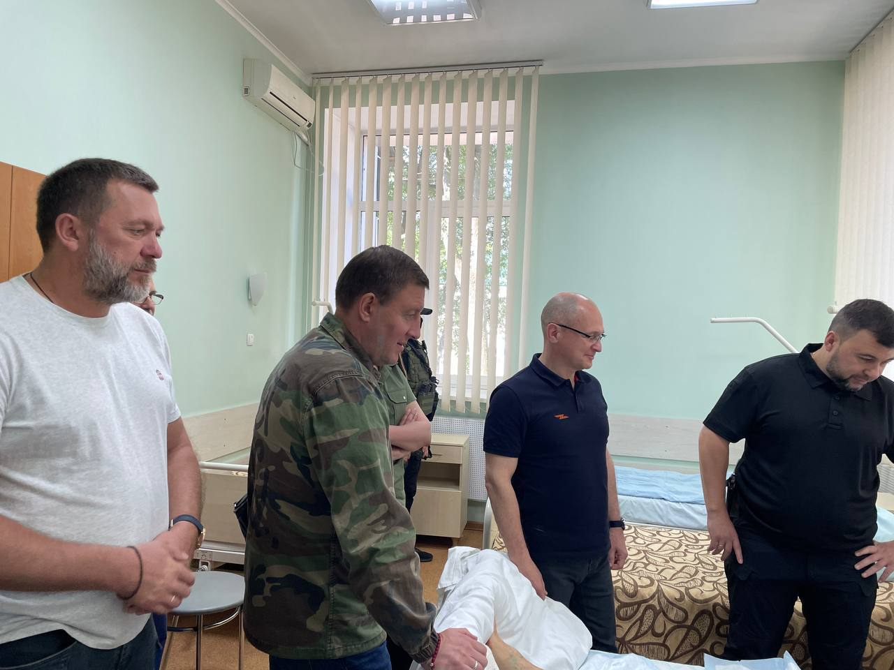 В Донецке простились с погибшими от обстрелов ВСУ волонтерами