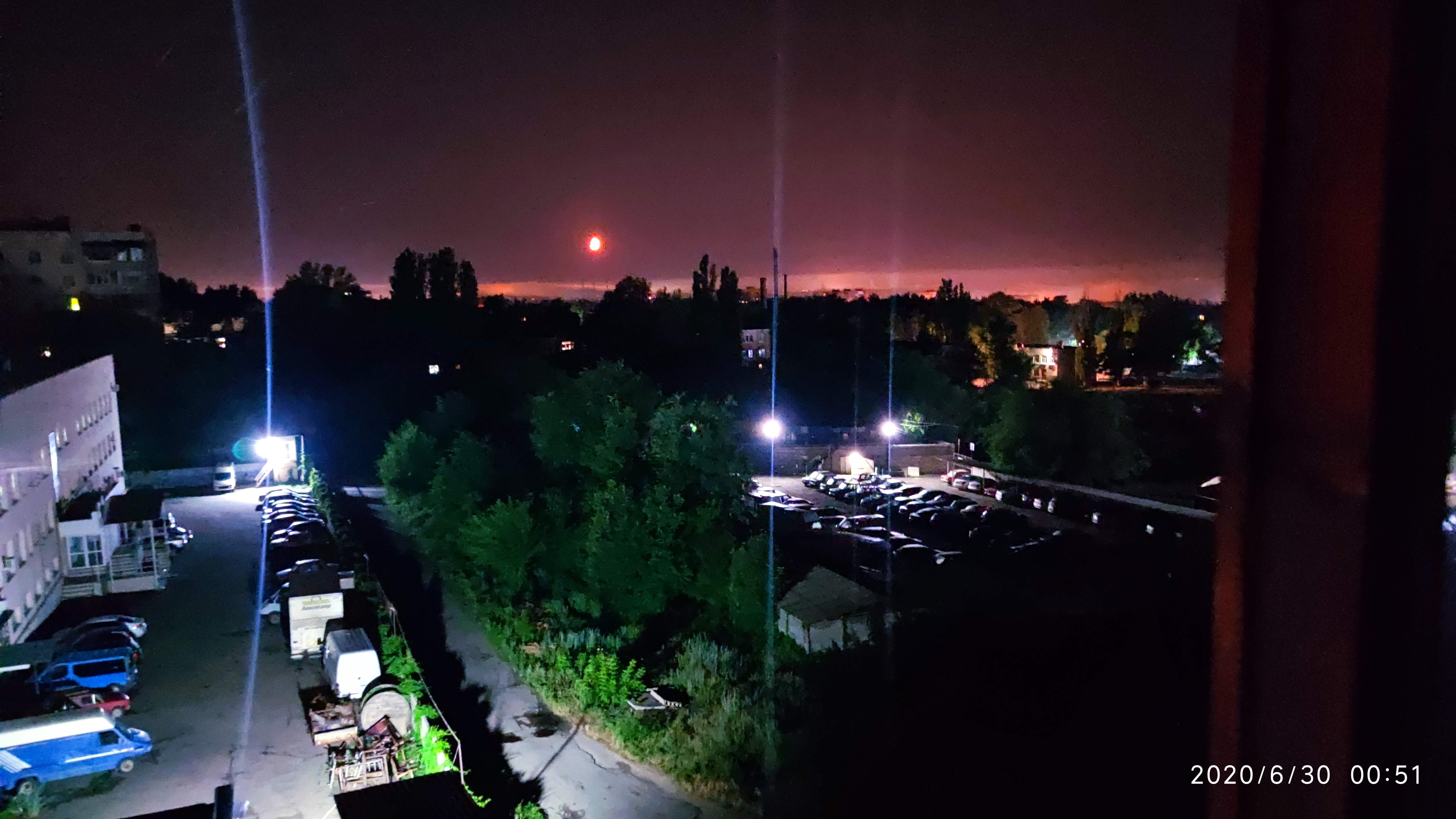 В Луганске работают системы ПВО, слышны взрывы