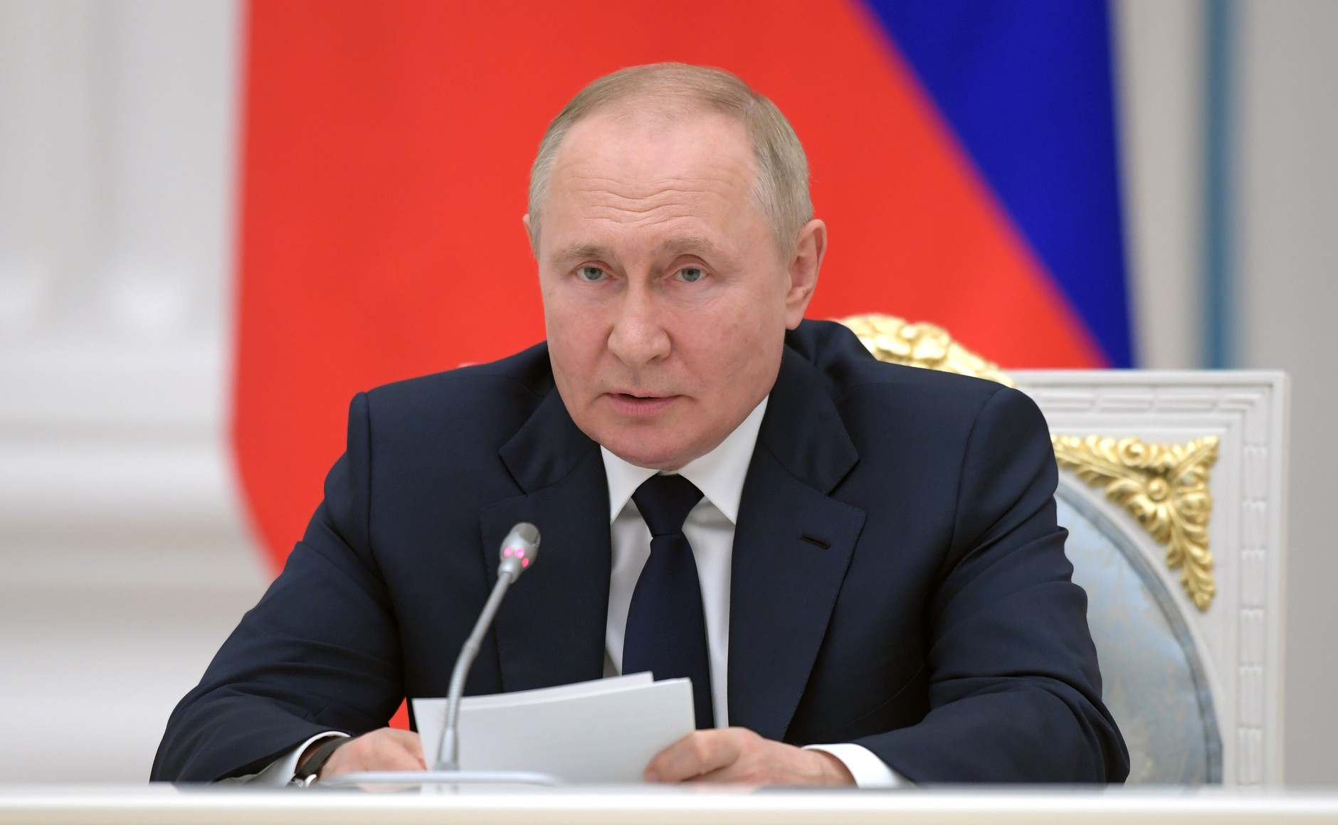 Путин подписал указ, который снижает штраф за незаконные валютные операции