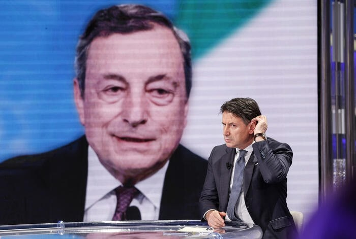 Премьер-министр Италии Марио Драги заявил о том, что подает в отставку