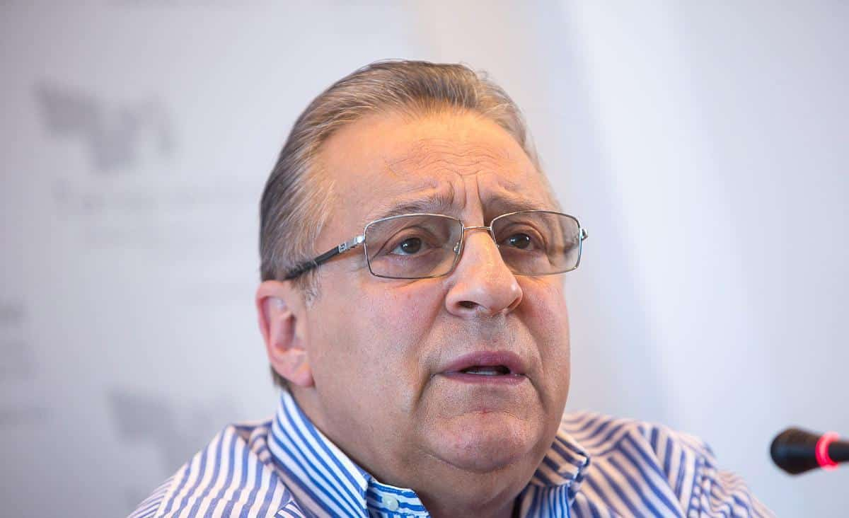 Марк Варшавер рассказал о причине поездки Хазанова за границу