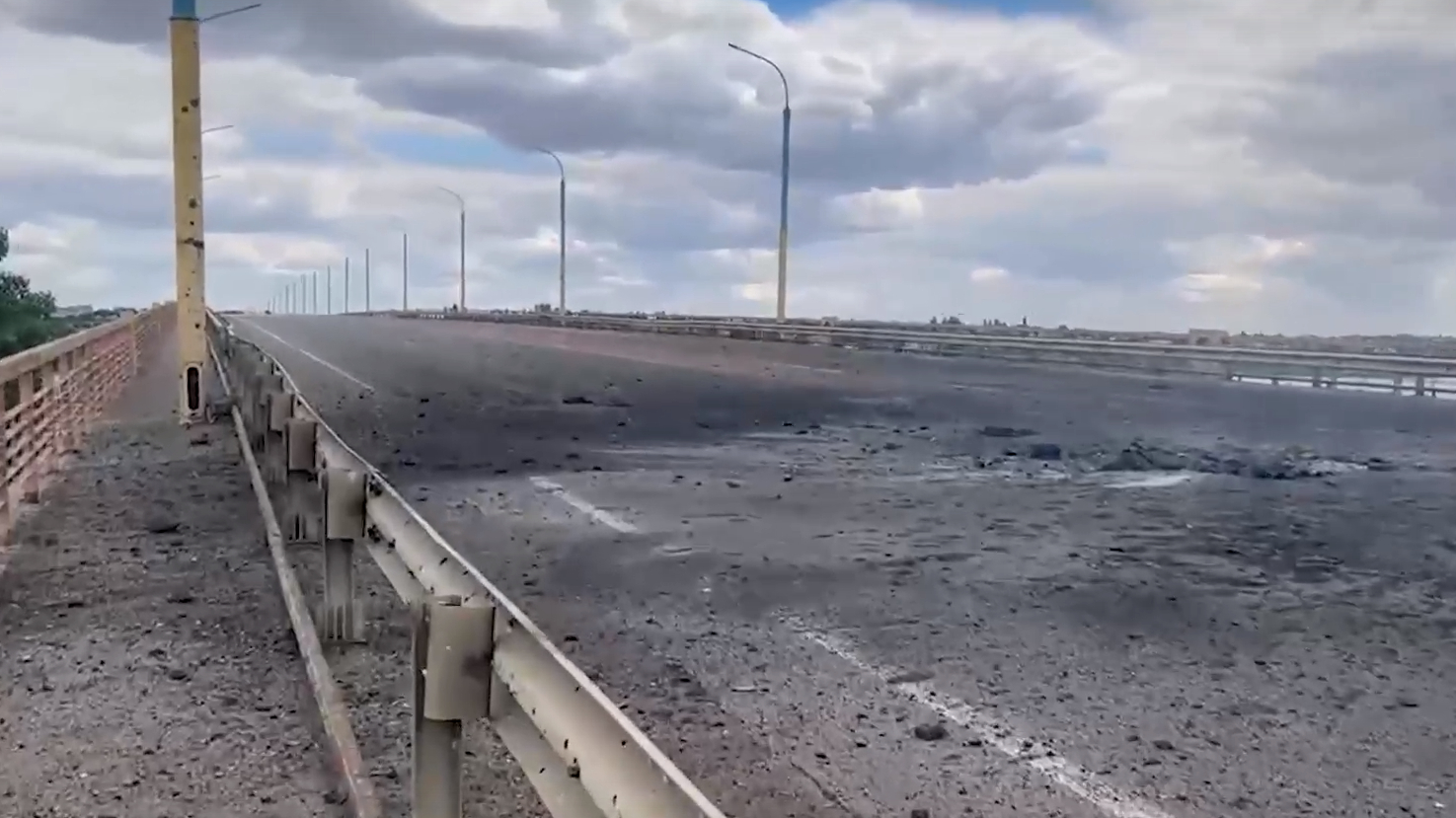 Появились кадры последствий ракетного удара ВСУ по Антоновскому мосту в Херсоне