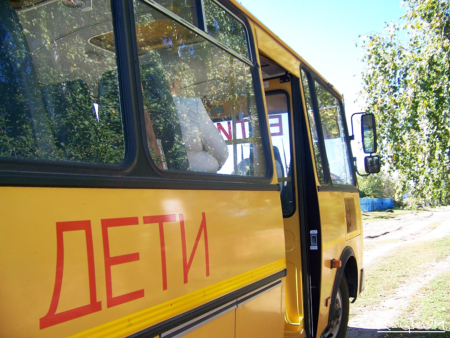 В Алтае перевернулся автобус с детьми