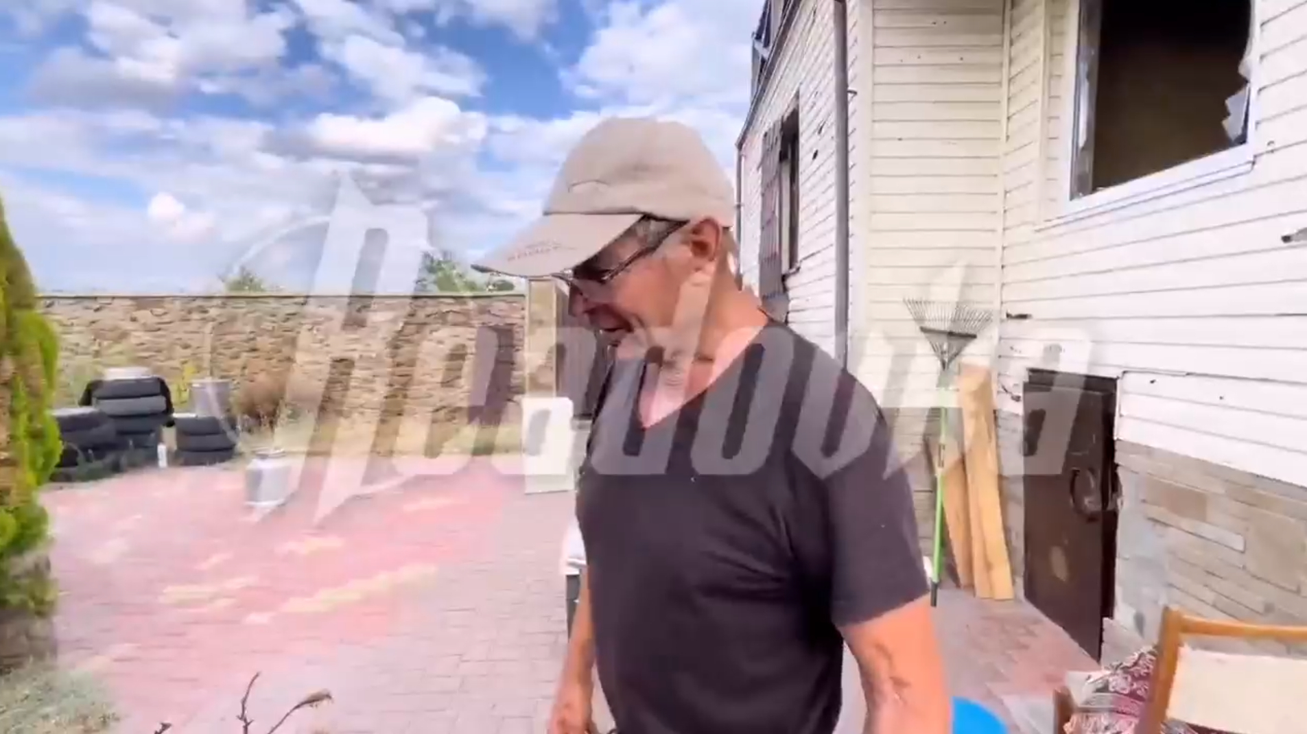 Житель поселка Вороново отказался уезжать, чтобы дождаться русских войск