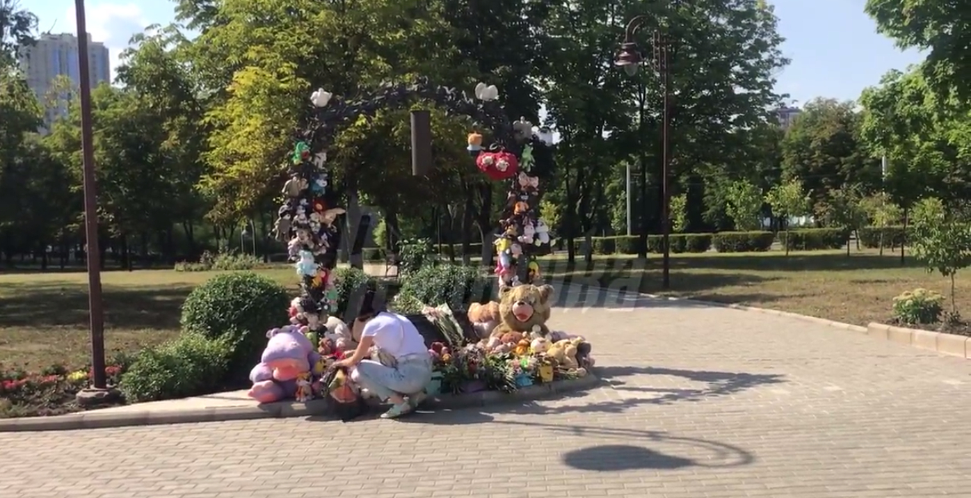 «У всех них впереди была бы жизнь»: в Донецке вспоминают детей-жертв войны