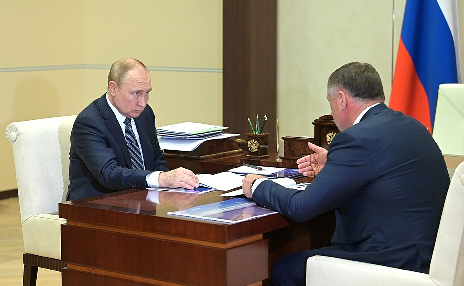 Путин: жители Донбасса должны провести предстоящую зиму в нормальных условиях