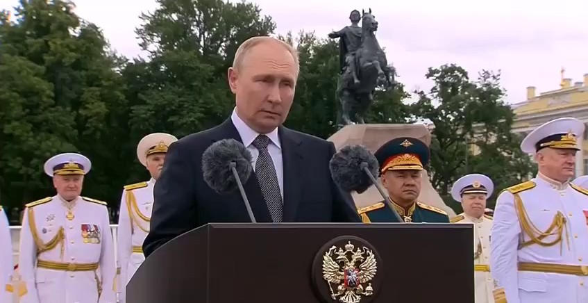 Путин: «Слово военных моряков незыблимо, а усердие – безгранично»