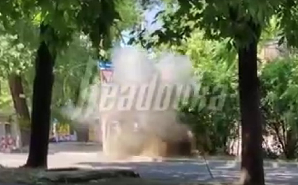 Специалисты уничтожают мины, разбросанные по центру Донецка