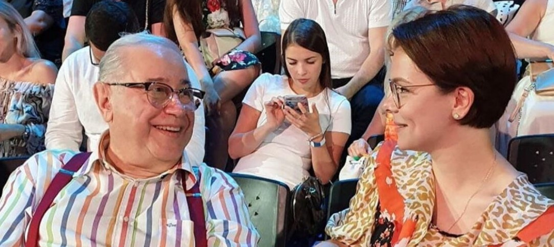 Евгений Петросян с молодой женой Татьяной и сыном Ваганом улетели на отдых в Турцию