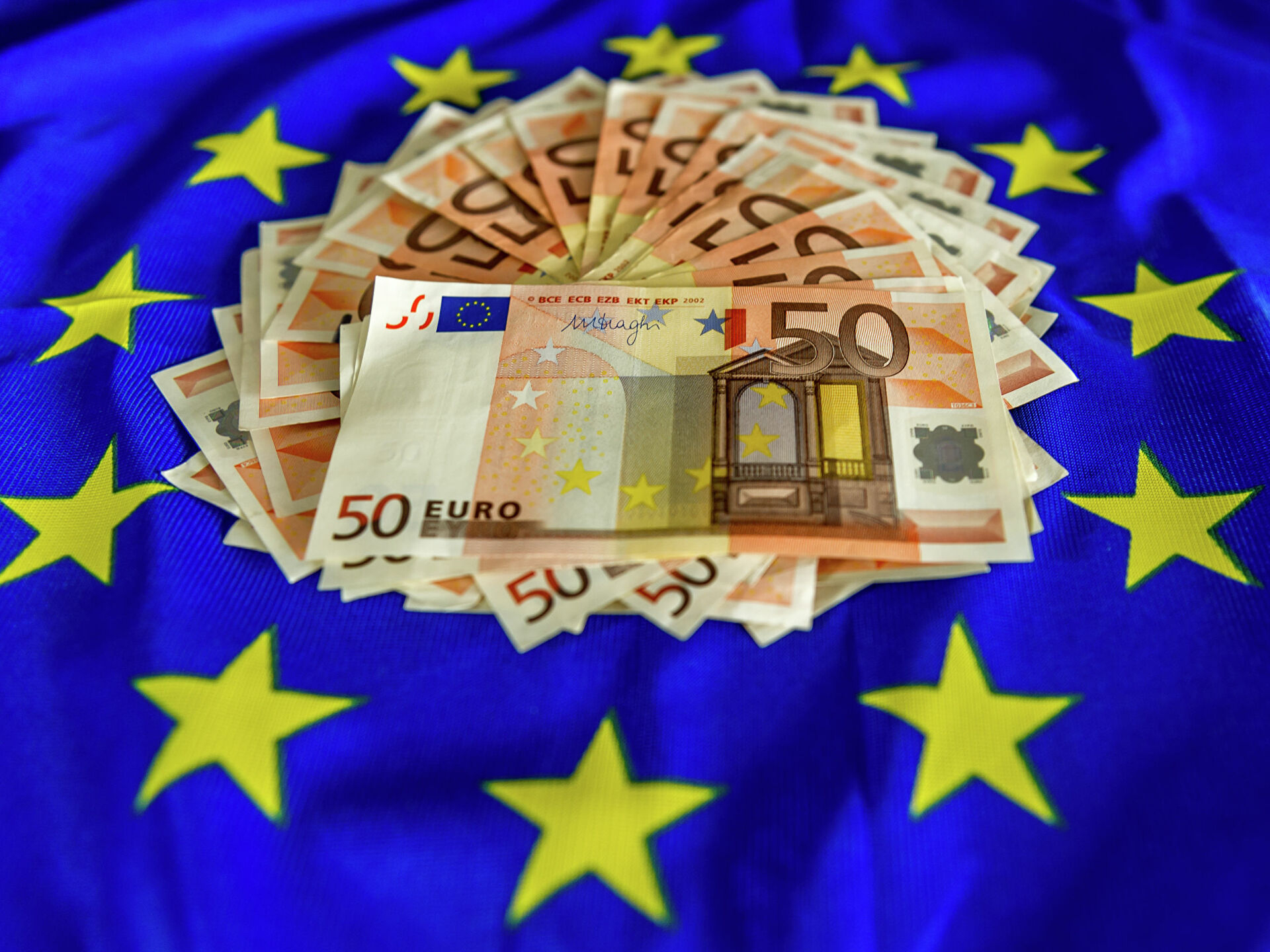 В Еврокомиссии заявили, что денег на помощь Украине пока что нет