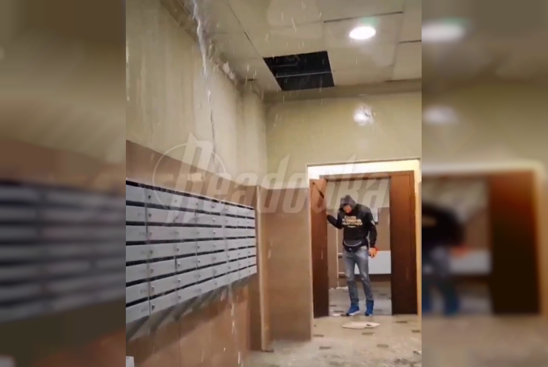 «На Титанике»: в Ленинградской области затопило самый большой дом России