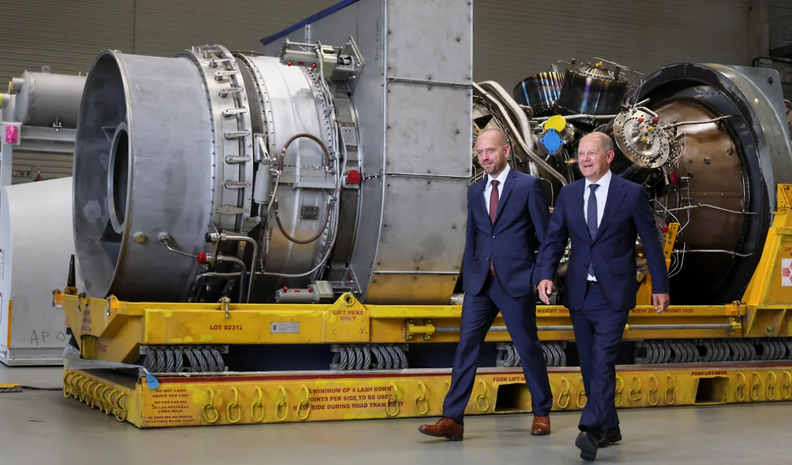 Шольц прибыл на предприятие Siemens и осмотрел турбину для «Северного потока»