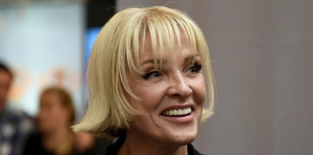 Лайма Вайкуле, вышедшая на сцену с флагом Украины, заработала состояние в России