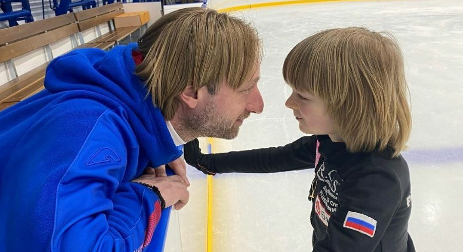 Евгений Плющенко оценил вероятность перехода сына из хоккея в футбол