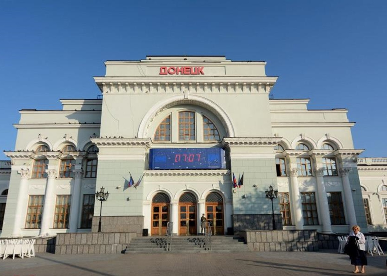 ВСУ обстреляли район железнодорожного вокзала в Донецке