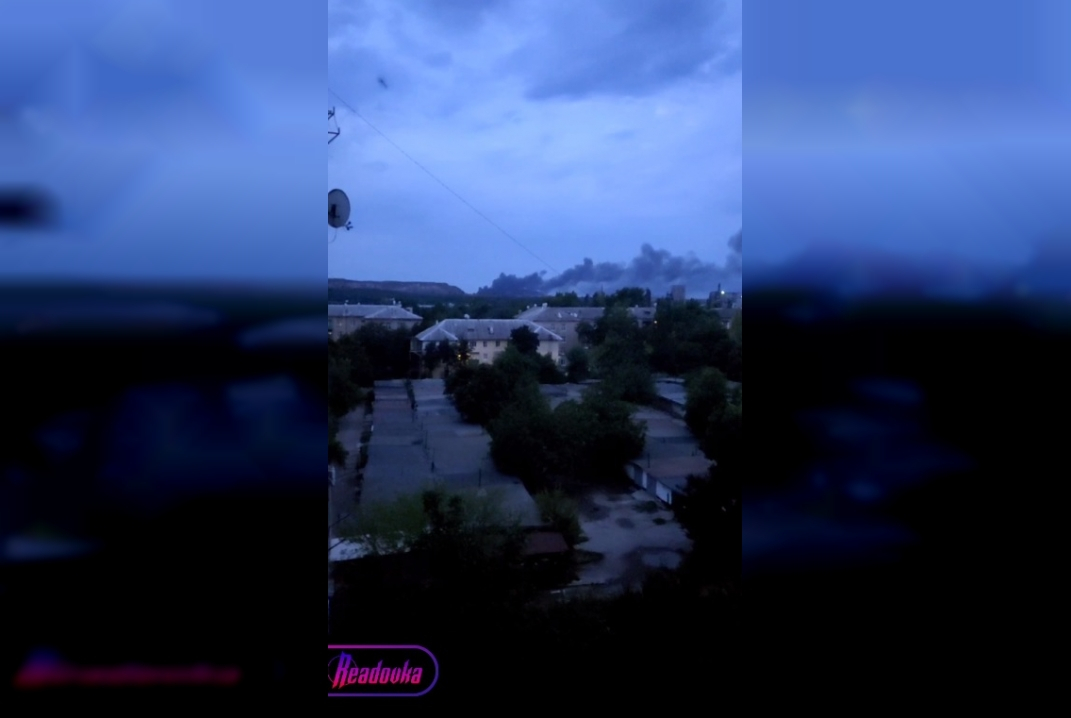 В Макеевке после обстрела со стороны ВСУ горит склад с боеприпасами