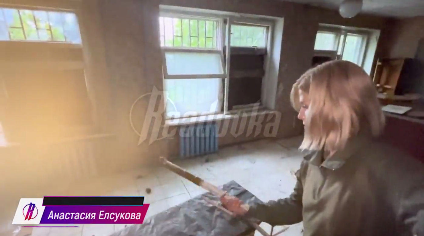 «Людей насильно загоняли сюда»: военкор Readovka побывала в бывшей военной мастерской ВСУ