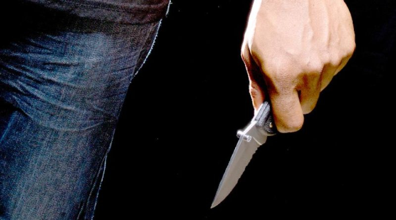 Пермяк 50 раз ударил ножом свою девушку, закатал в ковер и выбросил с балкона