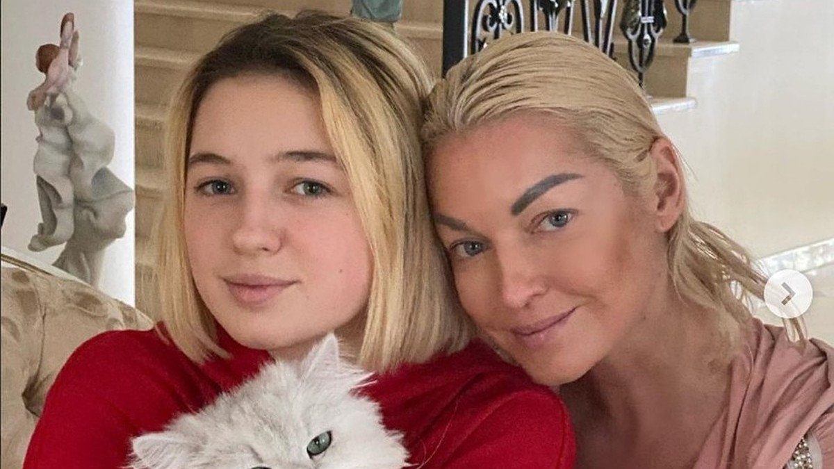 Волочкова рассказала, что ее дочь Ариадна переехала к отцу, чтобы жить в центре Москвы