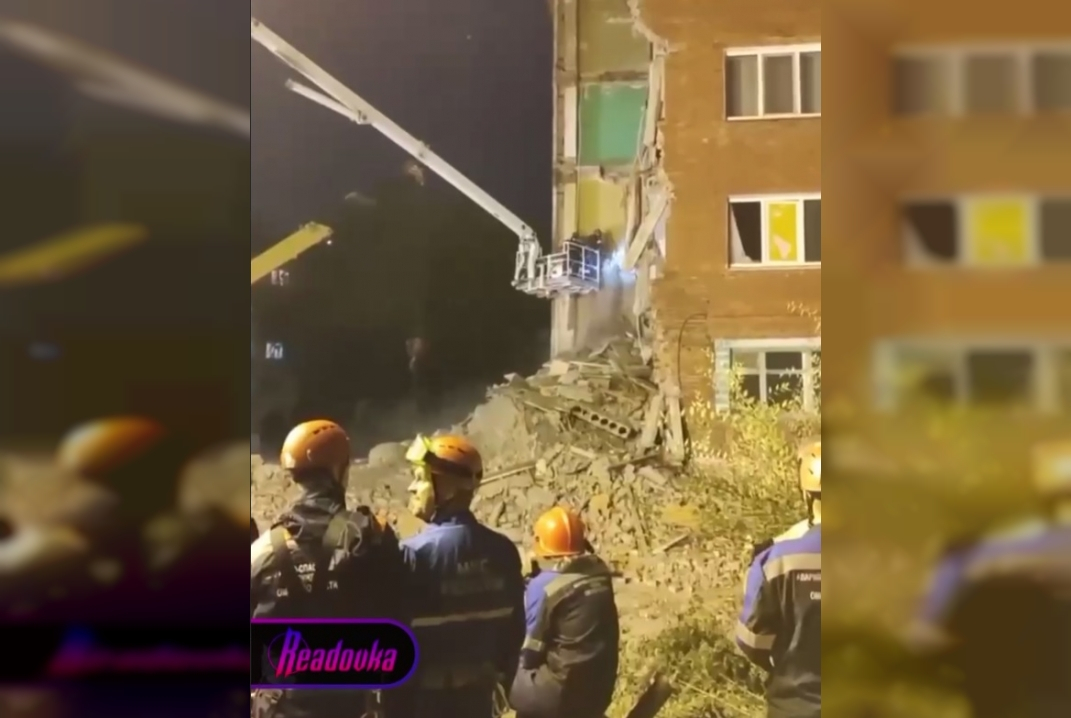 В Омске до сих пор устраняют последствия обвала стены пятиэтажки
