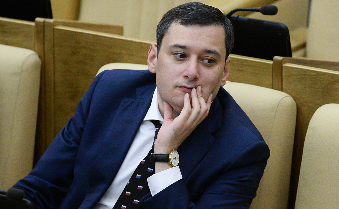 Депутат Хинштейн призвал отстранить Элизабет Смагин-Меллони от организации Венского бала