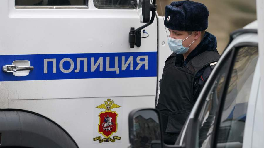 «Дети, я сейчас убью вашу мать»: бизнесмен пытался зарезать жену возле отделения полиции