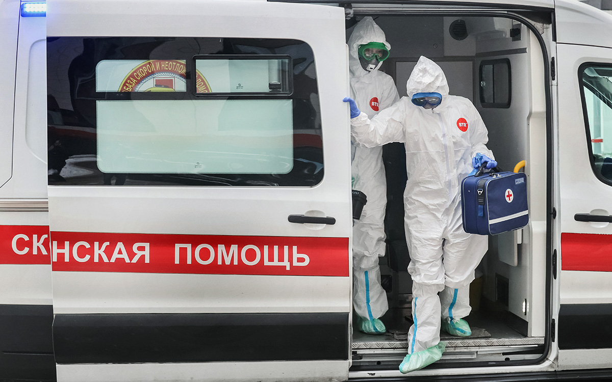В Питере продолжает обостряться обстановка с  COVID-19