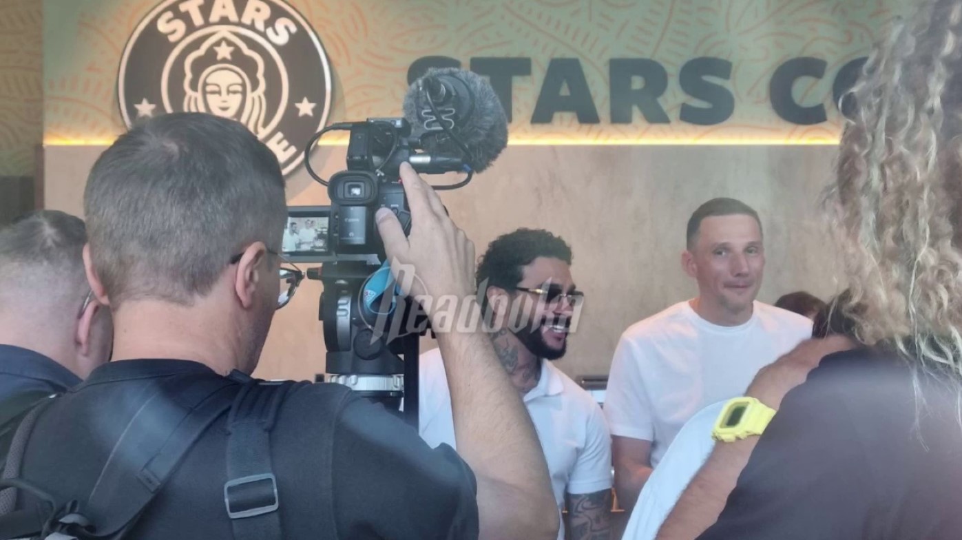 Stars Coffee все же открылся, но только для сотрудников заведения